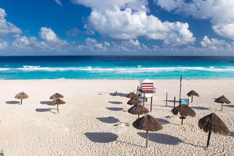 https://www.interactiveaquariumcancun.com/hs-fs/hubfs/playa-delfines-cancun-1.jpg?height=513&name=playa-delfines-cancun-1.jpg&width=770