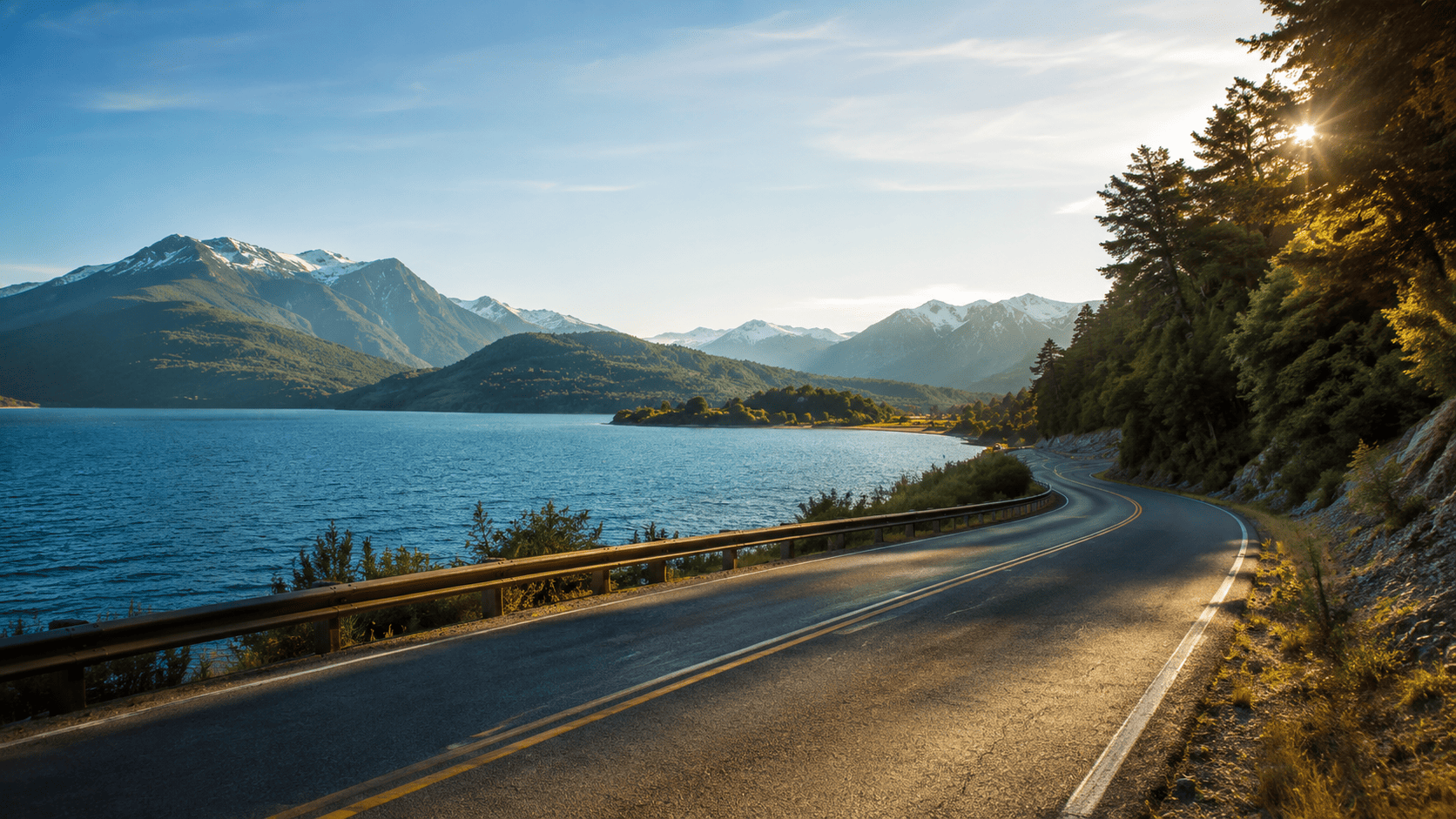 Ruta entre el aeropuerto de Bariloche y el centro bordeando el lago Nahuel Huapi