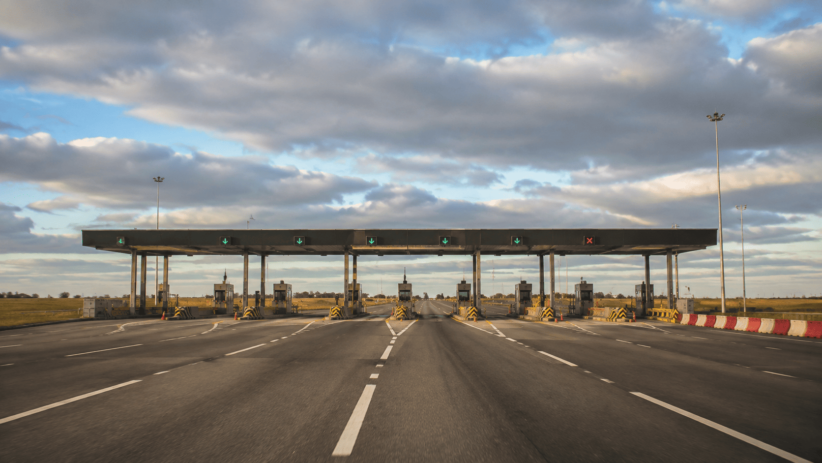 Autopista Riccheri con cabina de peaje camino a Buenos Aires